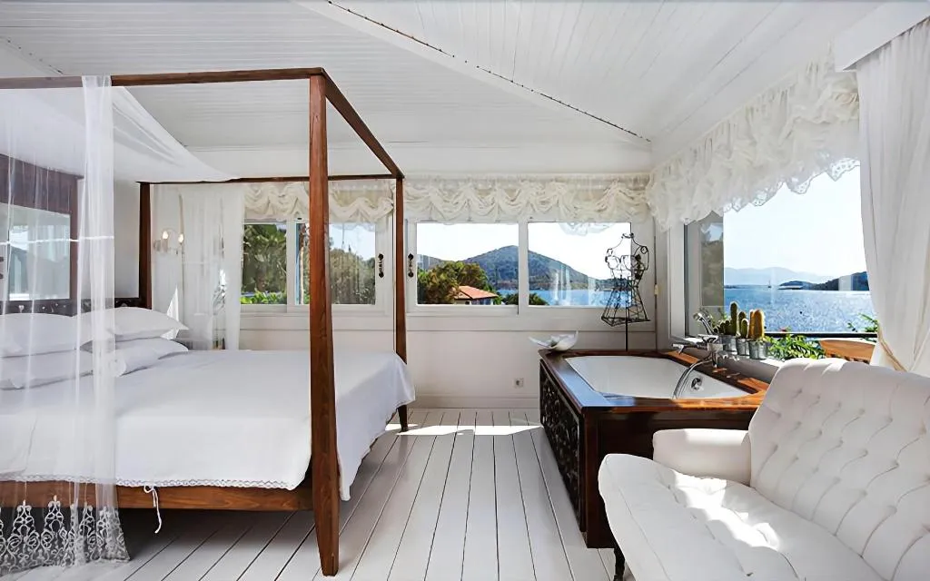 Room, Sabrina's Haus, Dalaman