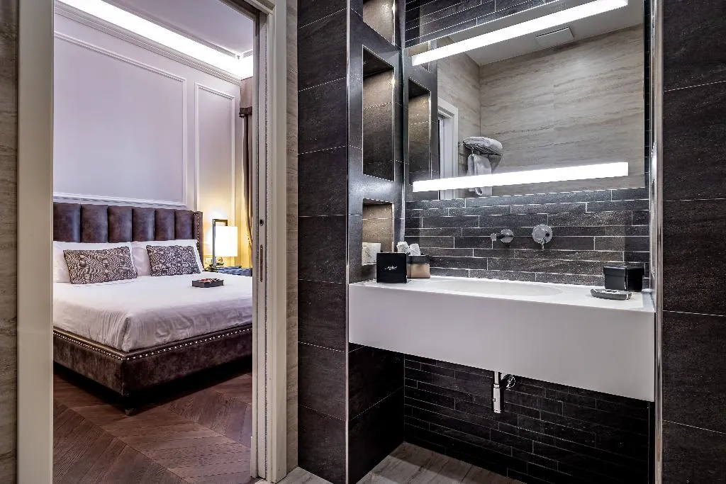 DOUBLE SUPERIOR Room, Palazzo Alfieri, Florence