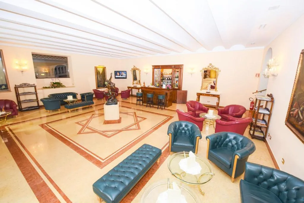 Lobby, Antiche Mura, Naples