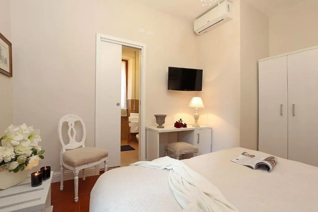 Room, Casa Ponte Sisto, Rome