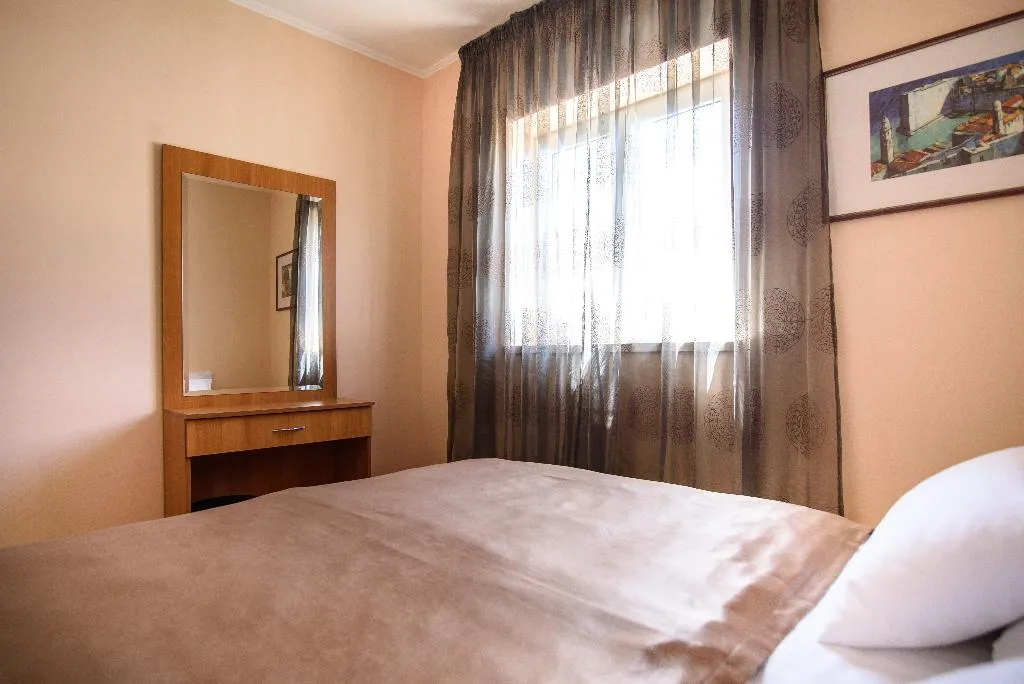 APARTMENT CAPACITY 2 ONE BEDROOM Room, Vila Curic, Dubrovnik