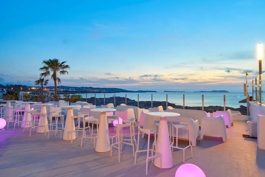 Terrace, Aparthotel Nereida, Ibiza