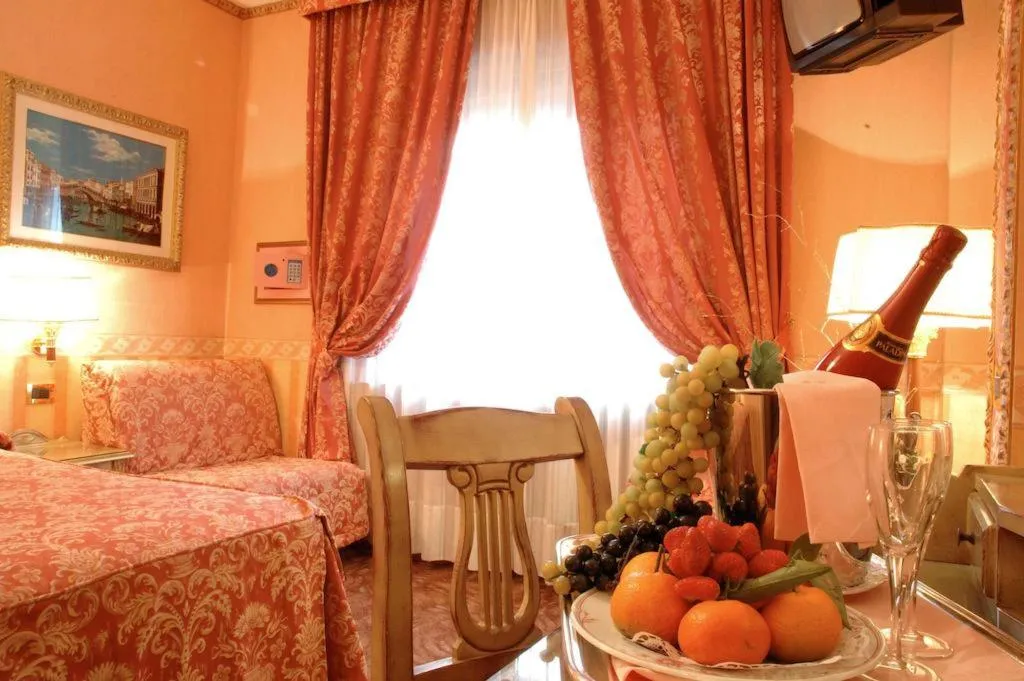 QUADRUPLE STANDARD Room, Venezia Hotel, Venice