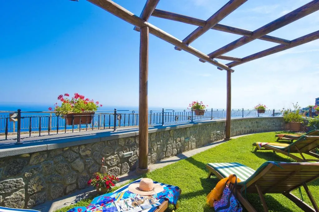 General view, La Mela Blu, Naples