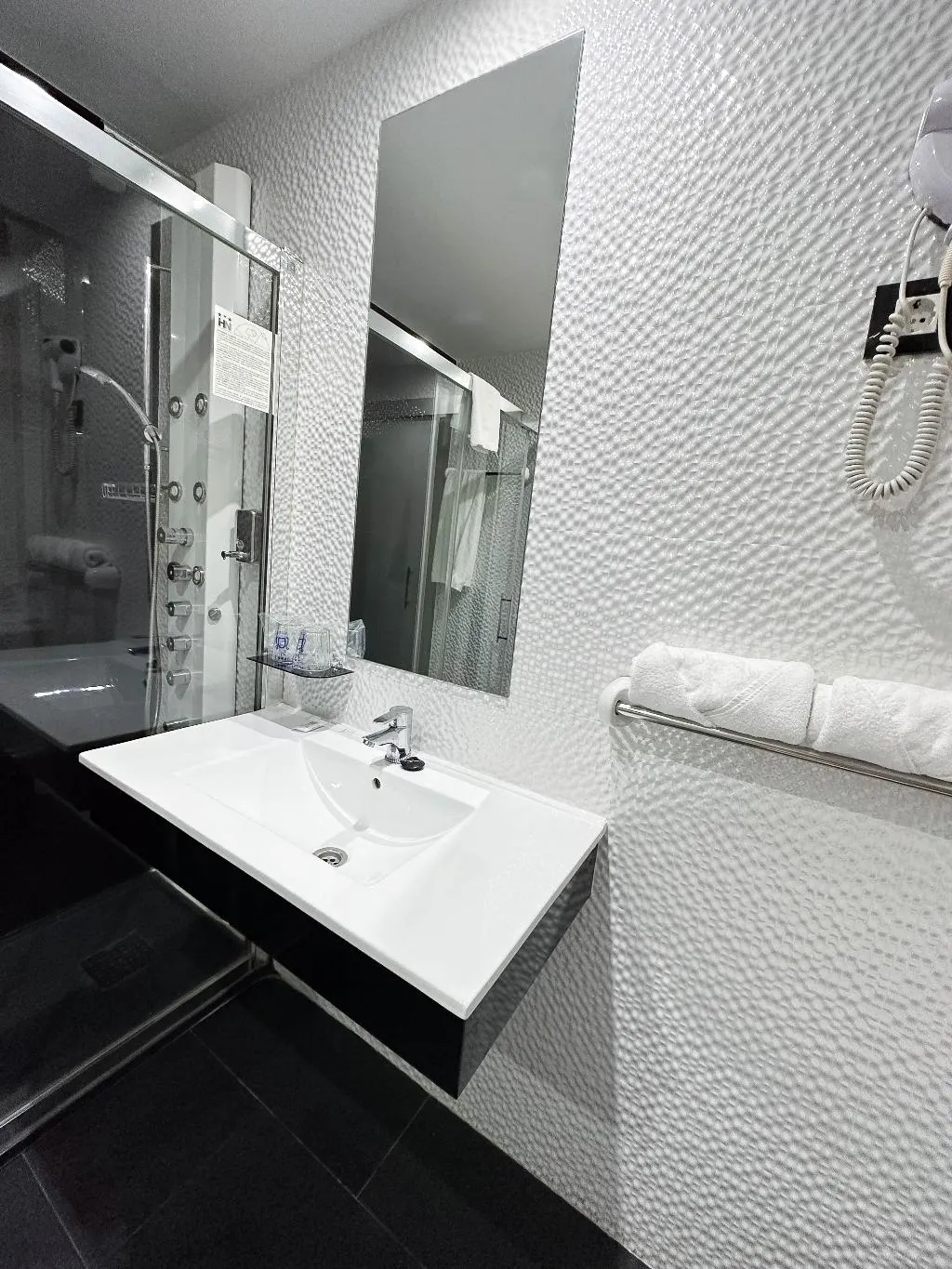 TRIPLE STANDARD Room, Avenida de España, Madrid