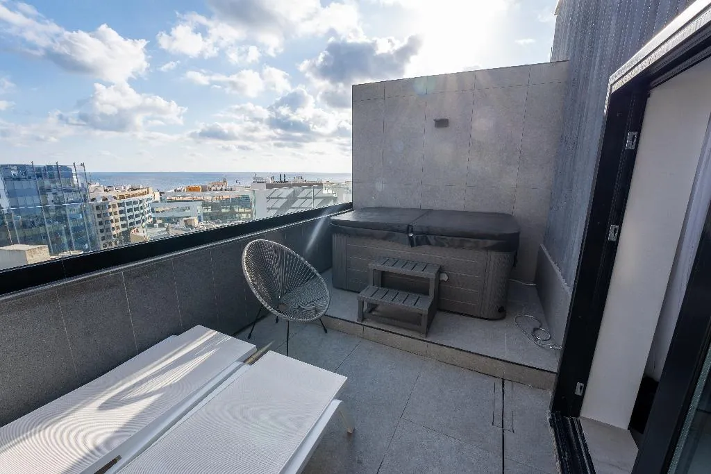 Double or Twin DELUXE WITH JACUZZI Room, So City Hotel, Malta