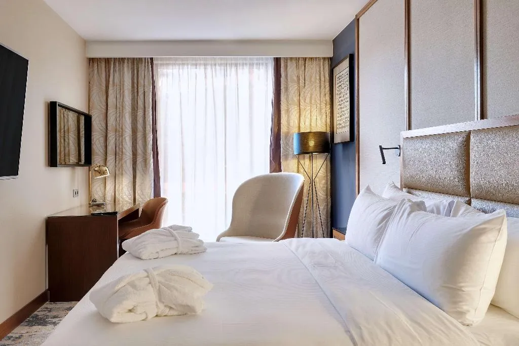 SUITE KING SIZE BED Room, Hilton Gdansk, Gdansk