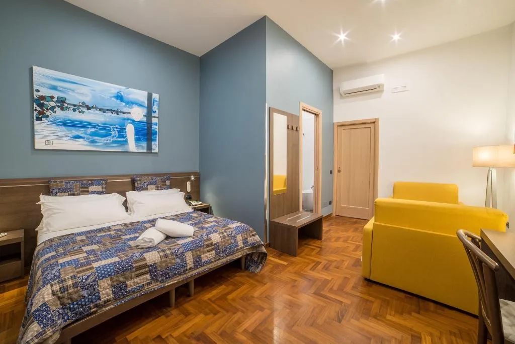 Room, Bed & Breakfast Chiaia 32, Naples