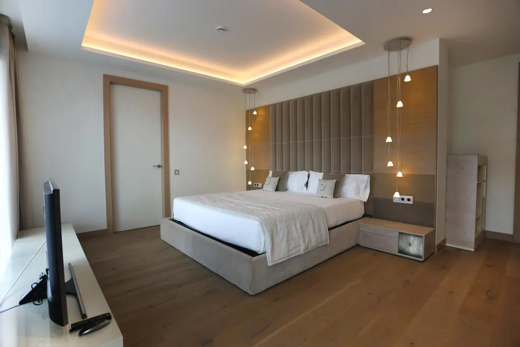 APARTMENT CAPACITY 6 THREE BEDROOM Room, Cosmo Apartments Platja D'Aro, Costa Brava