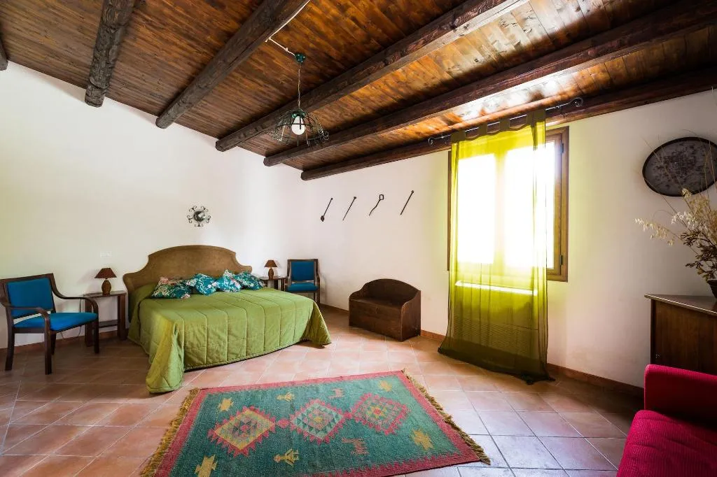 Room, Case di Latomie, Palermo