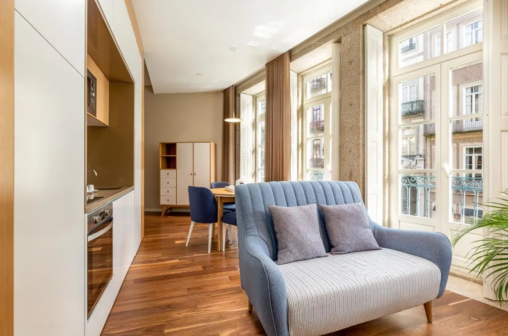 STUDIO WITH BALCONY Room, Rs Porto Historic Center, Porto