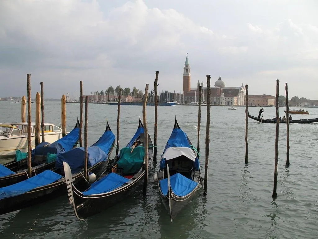 Sports and Entertainment, Hotel Austria, Venice