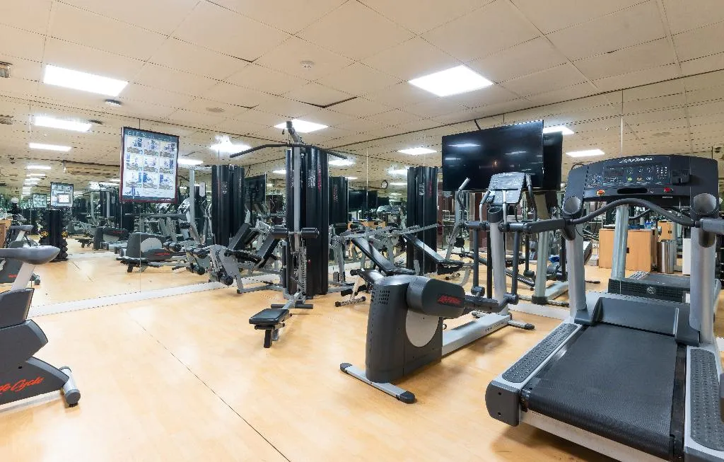 Sports and Entertainment, Howard Johnson Bur Dubai, Dubai