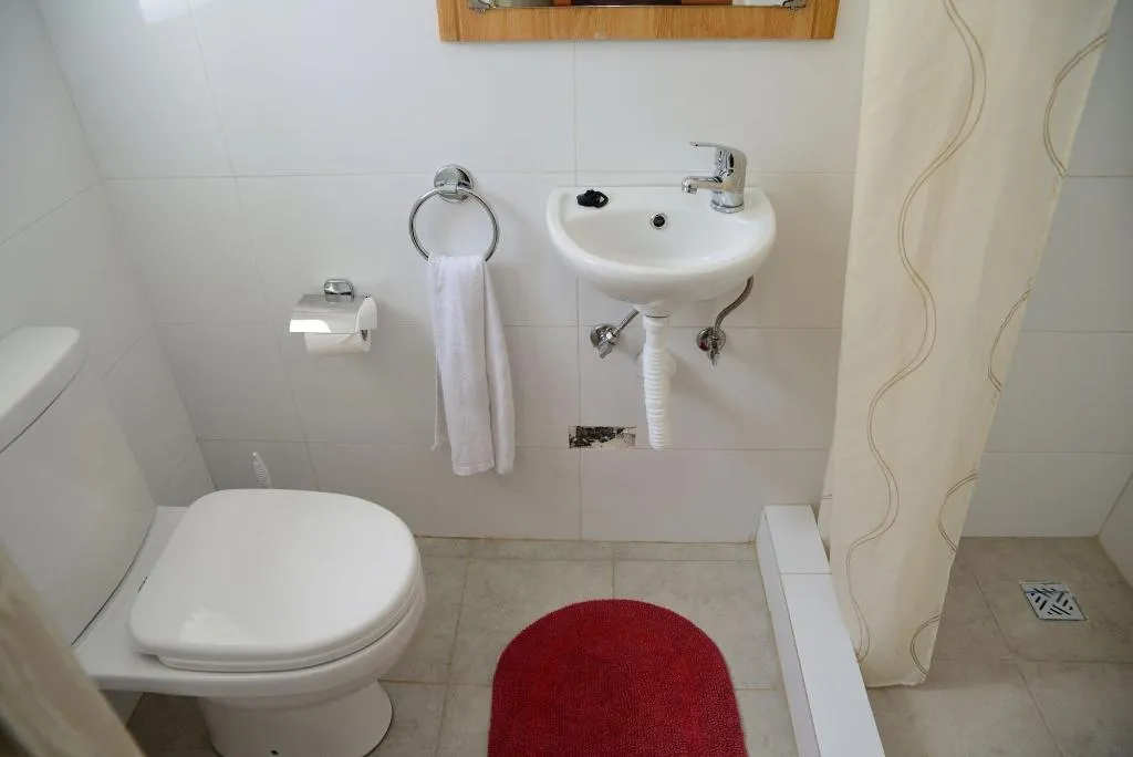 Room, White Star, Malta