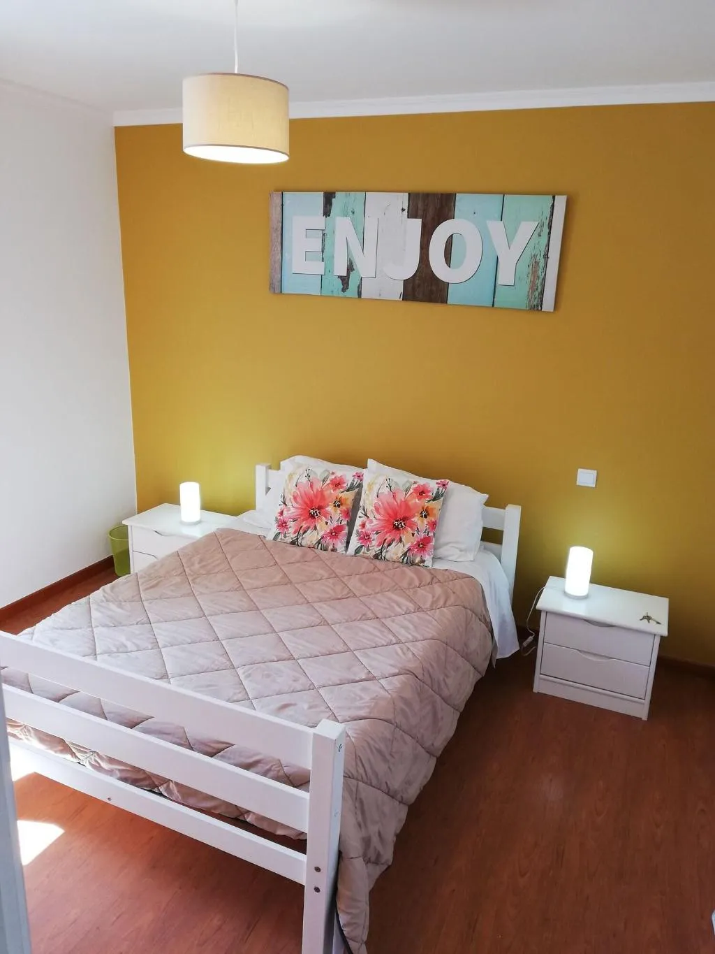 Room, Fx Pena, Madeira