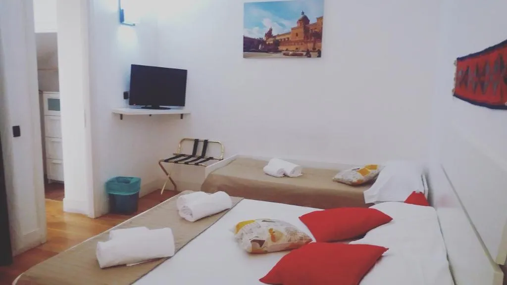 Room, B&B Ai Tintori, Palermo