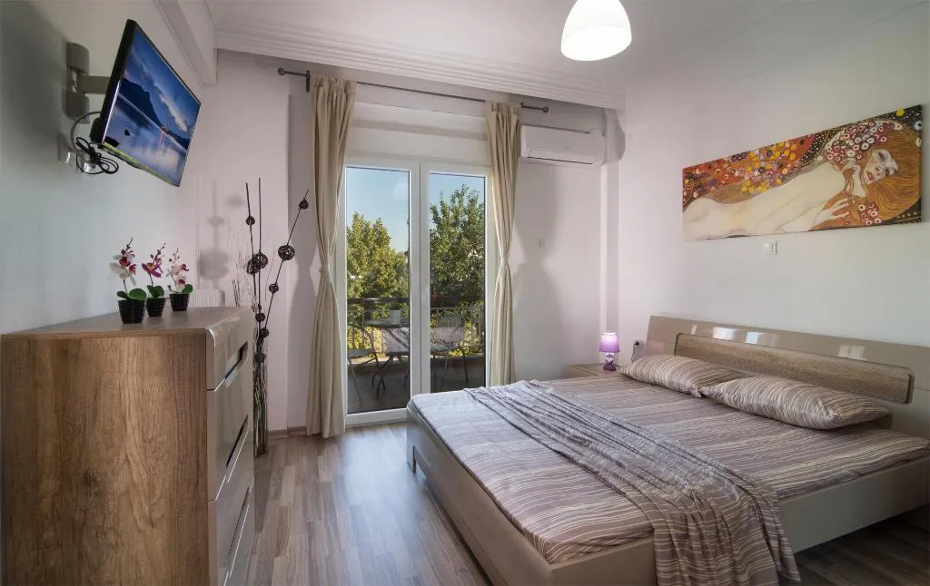 APARTMENT CAPACITY 5 Room, Michalis Apartments, Thessaloniki