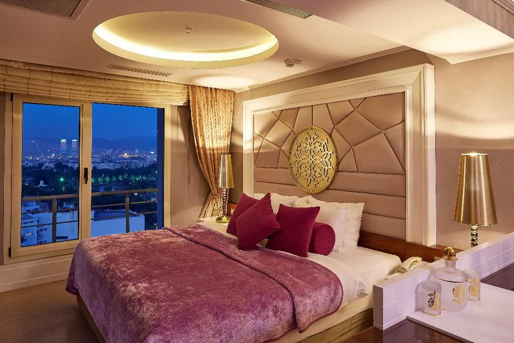 SUITE Presidential Room, DoubleTree By Hilton Izmir Alsancak, Izmir