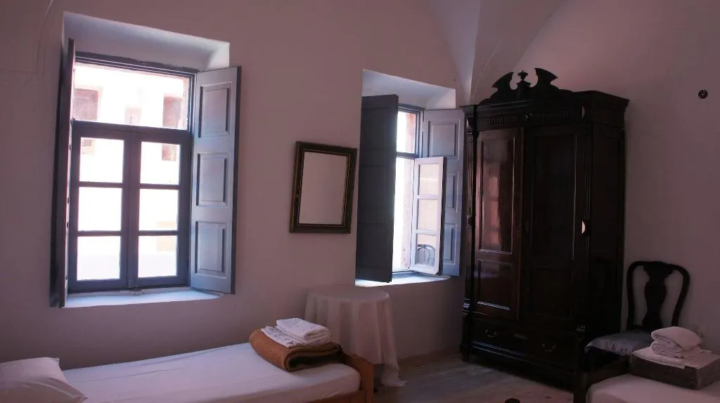 Room, Marcos Rooms, Santorini