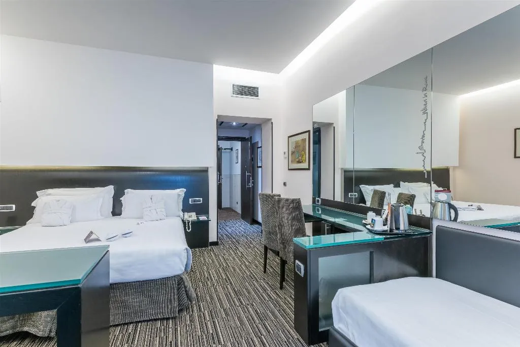 FAMILY ROOM THREE BEDS Room, Best Western Plus Hotel Universo, Rome