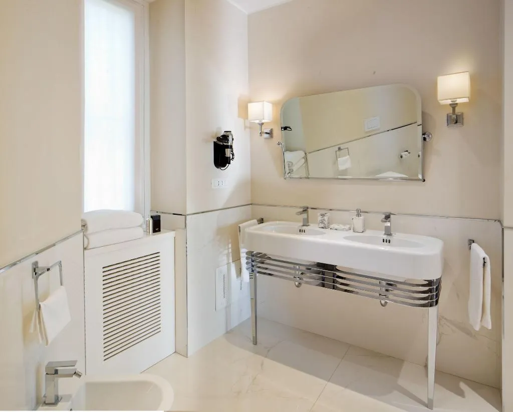 Room, Luxury Suite Milano Duomo, Milan