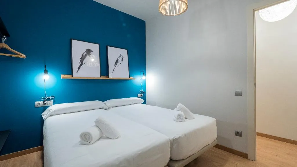APARTMENT CAPACITY 7 THREE BEDROOMS Room, Barcelona Sants Station Apartments, Barcelona