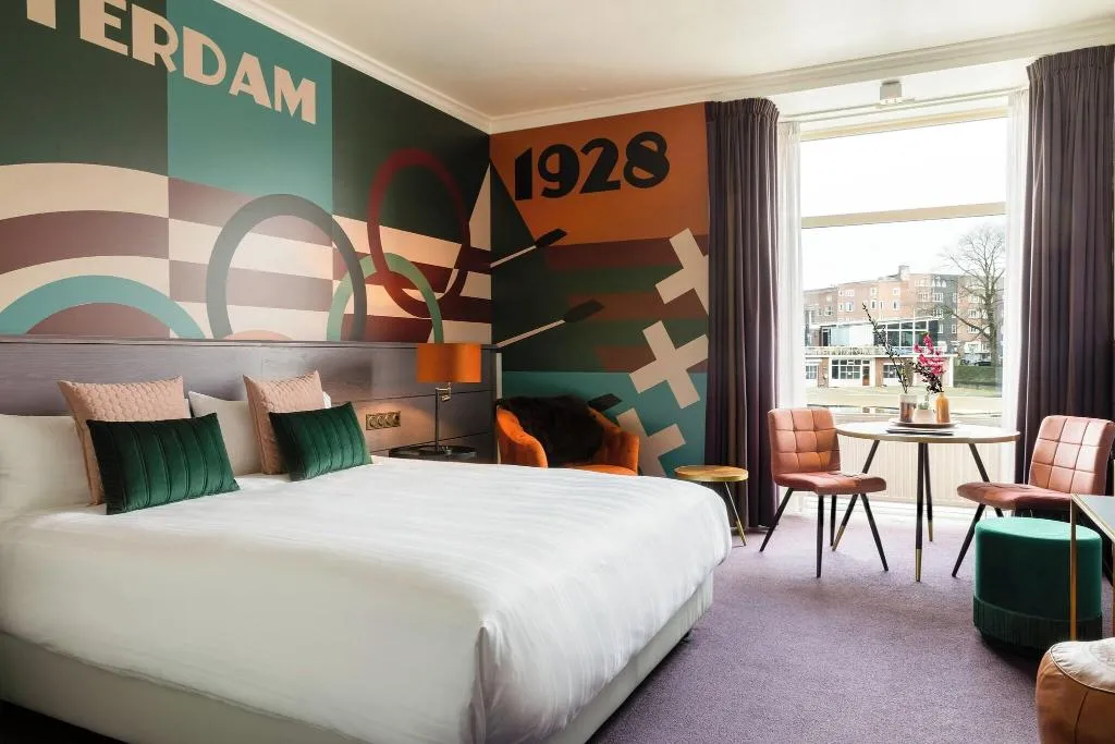 DOUBLE DELUXE CANAL VIEW Room, Apollo Hotel Amsterdam, a Tribute Portfolio Hotel, Amsterdam