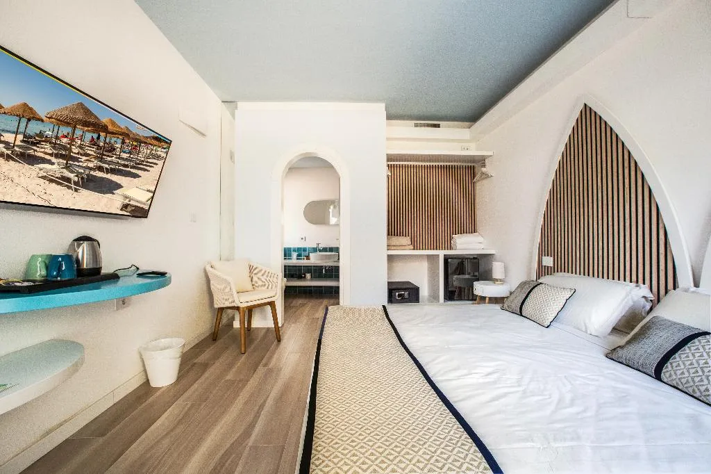 DOUBLE DELUXE SEA VIEW Room, New Barcavela Hotel, Cagliari