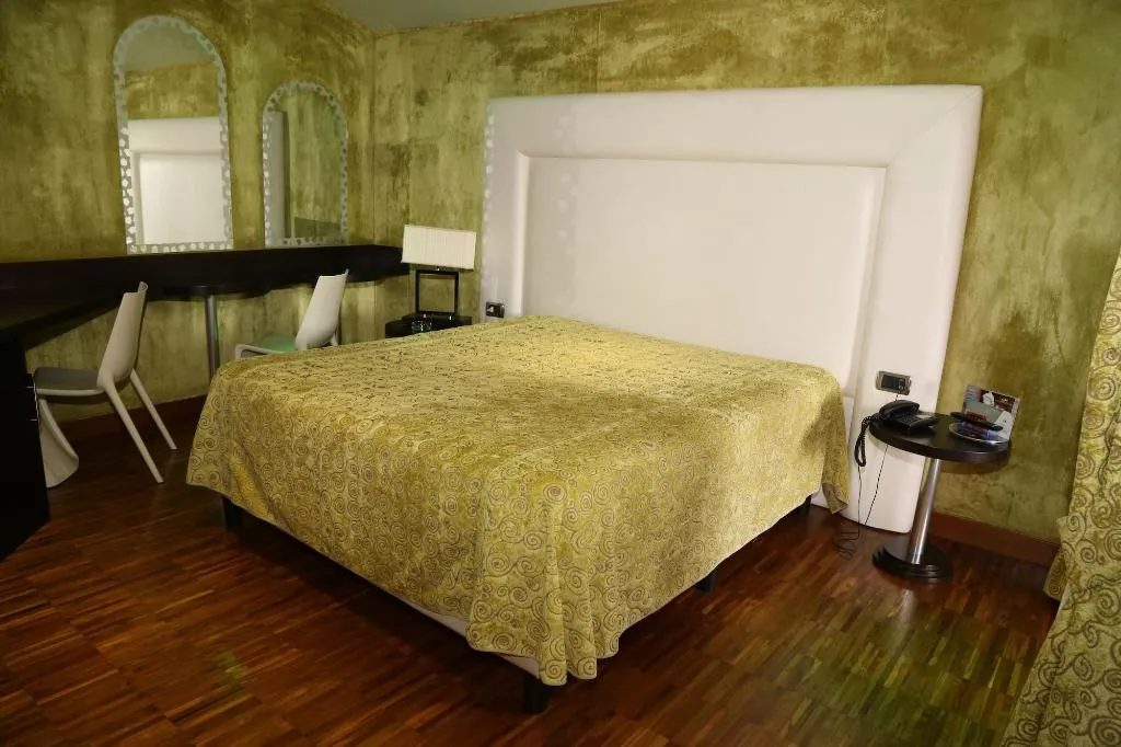 Room, Hotel Marcantonio, Naples
