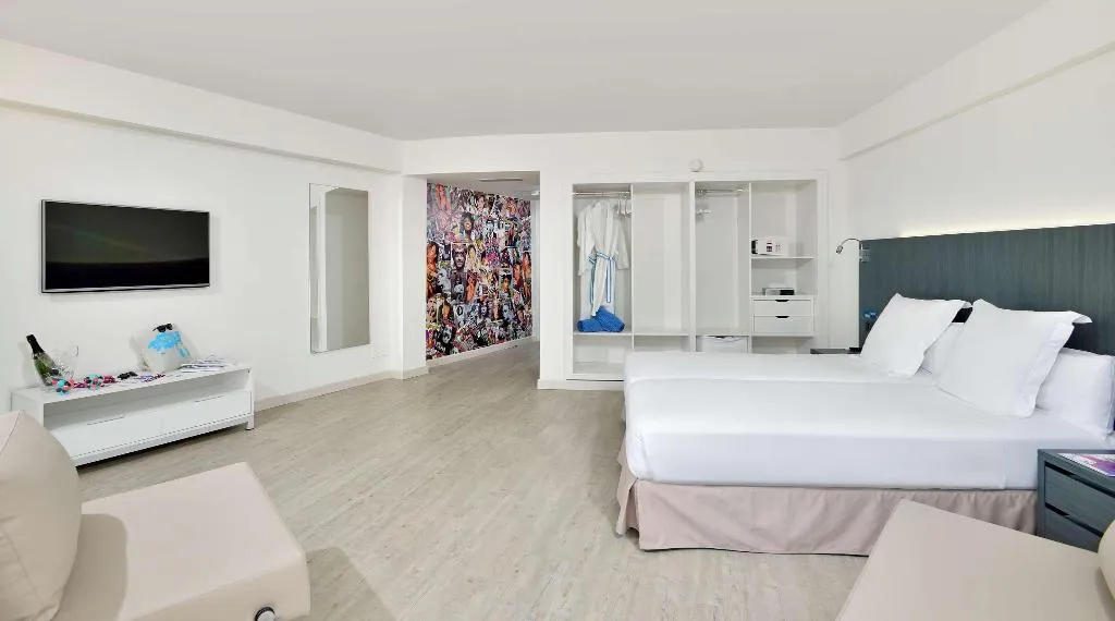 JUNIOR SUITE STANDARD Room, Sol House Mallorca, Majorca
