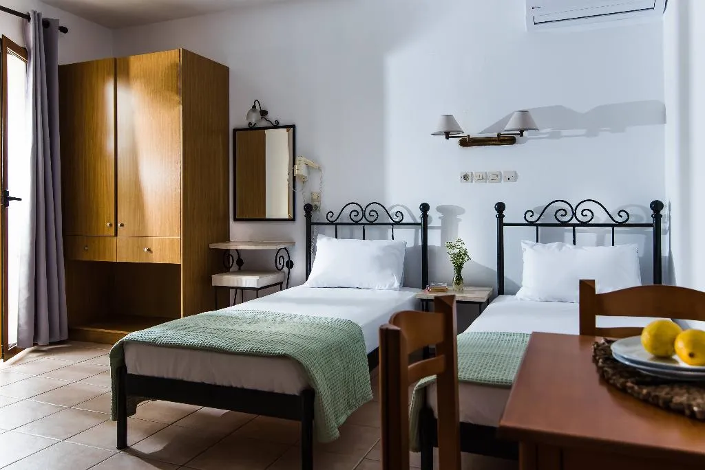 STUDIO CAPACITY 2 Room, Newcastle Studios, Crete