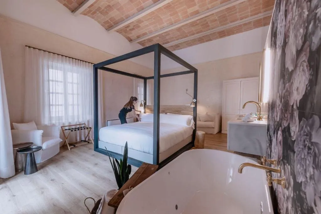 Room, Palau Macelli, Costa Brava
