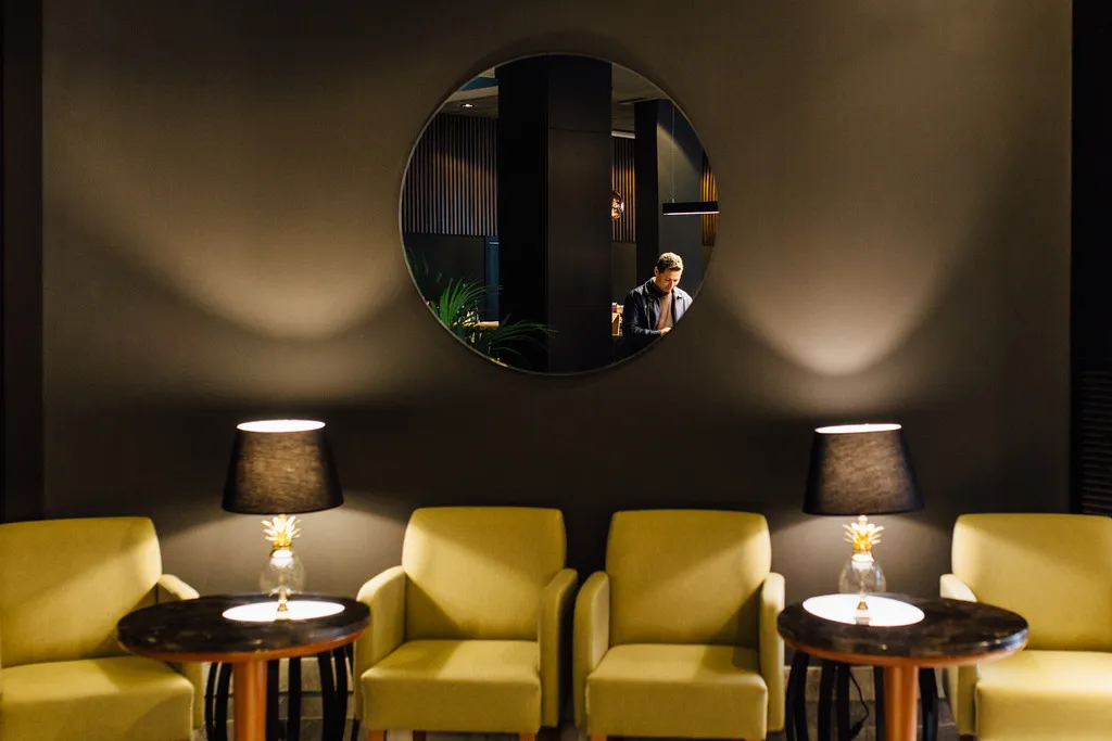 Lobby, Malcom and Barret, Valencia
