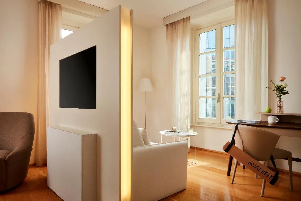 JUNIOR SUITE STANDARD Room, Avani Palazzo Moscova Milan Hotel, Milan
