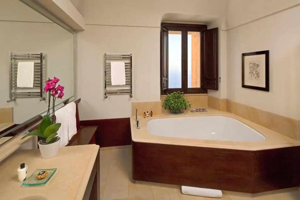 Room, Monastero Santa Rosa Hotel & Spa, Naples
