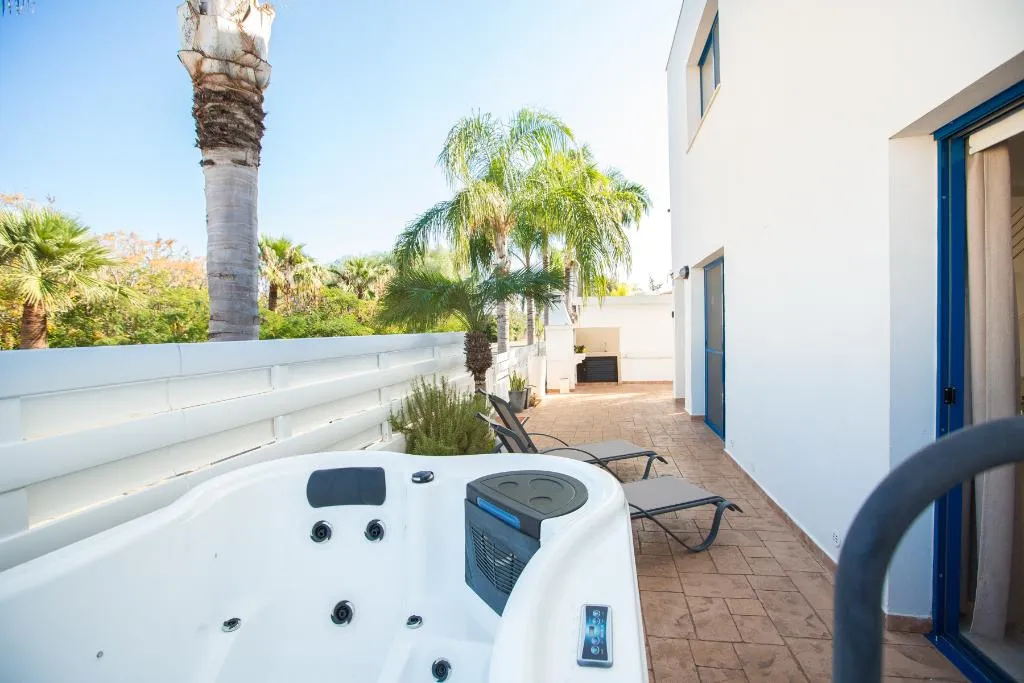 VILLA TWO BEDROOMS Room, Flouressia Gardens, Cyprus
