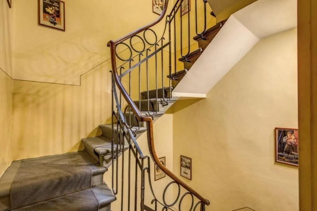 Lobby, Romagna, Florence