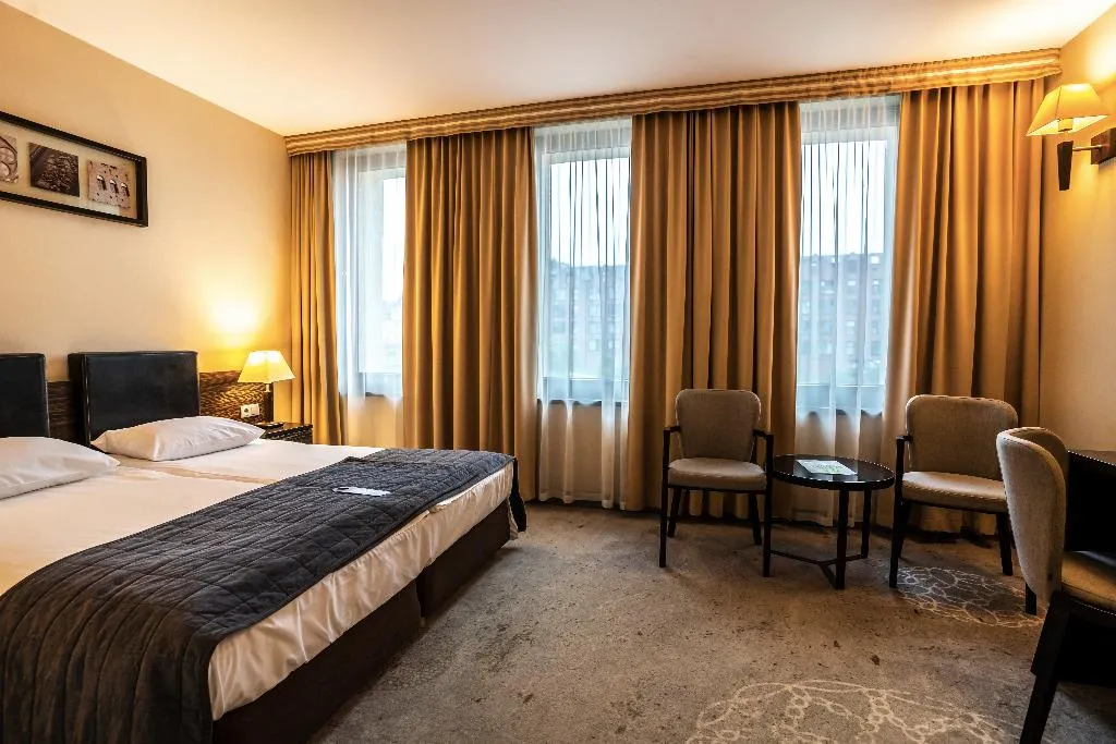 Double or Twin STANDARD Room, Qubus Hotel Gdansk, Gdansk