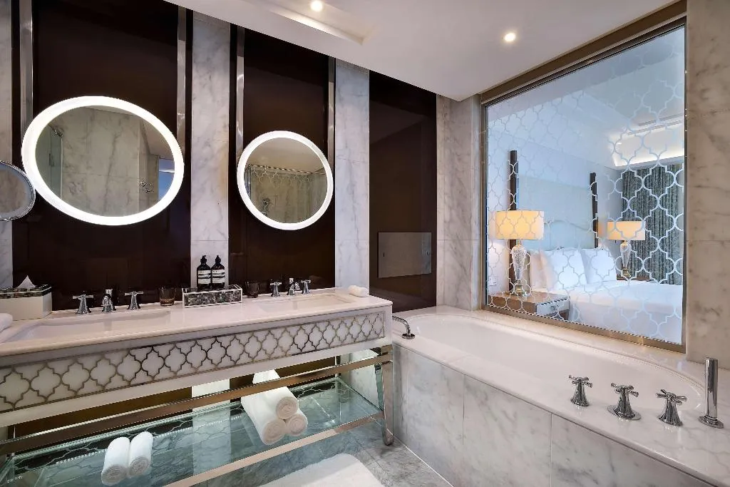 DOUBLE DELUXE CITY VIEW Room, Waldorf Astoria Dubai Palm Jumeirah, Dubai