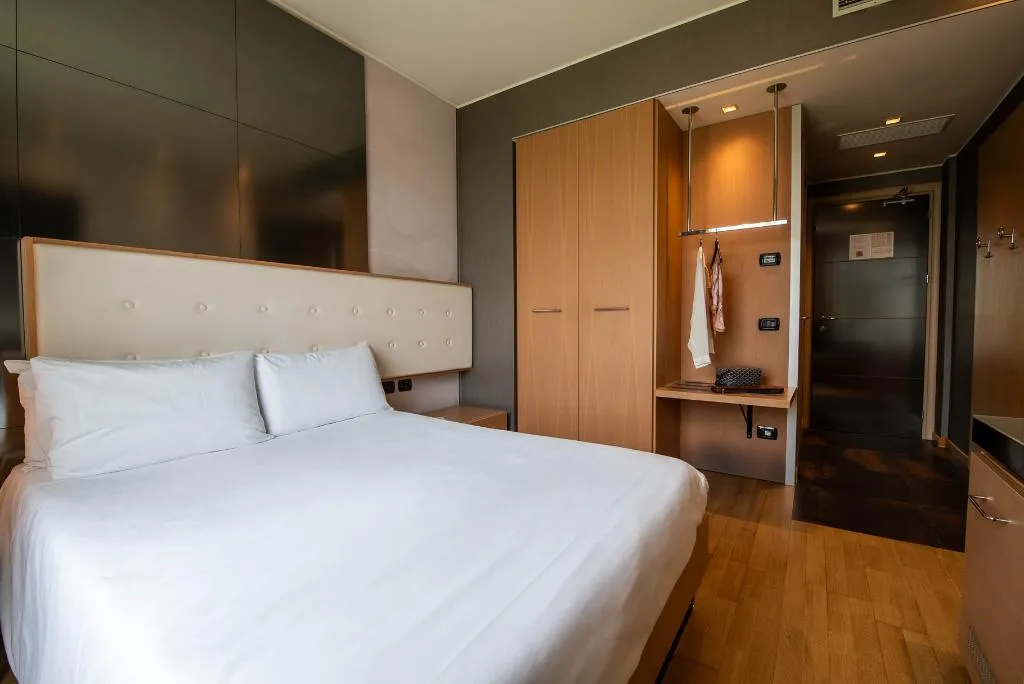 DOUBLE SINGLE USE CLASSIC QUEEN BED Room, Axolute Comfort Hotel - Cantu, Milan