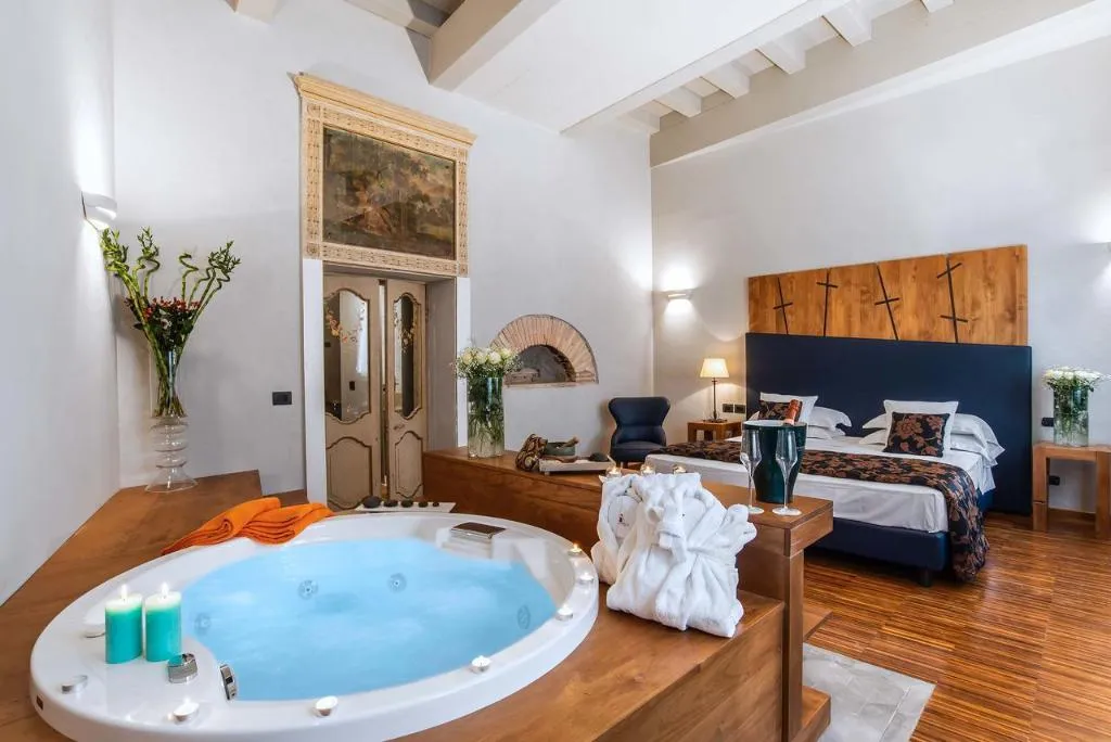 JUNIOR SUITE WITH JACUZZI Room, The Code Hotel, Rome