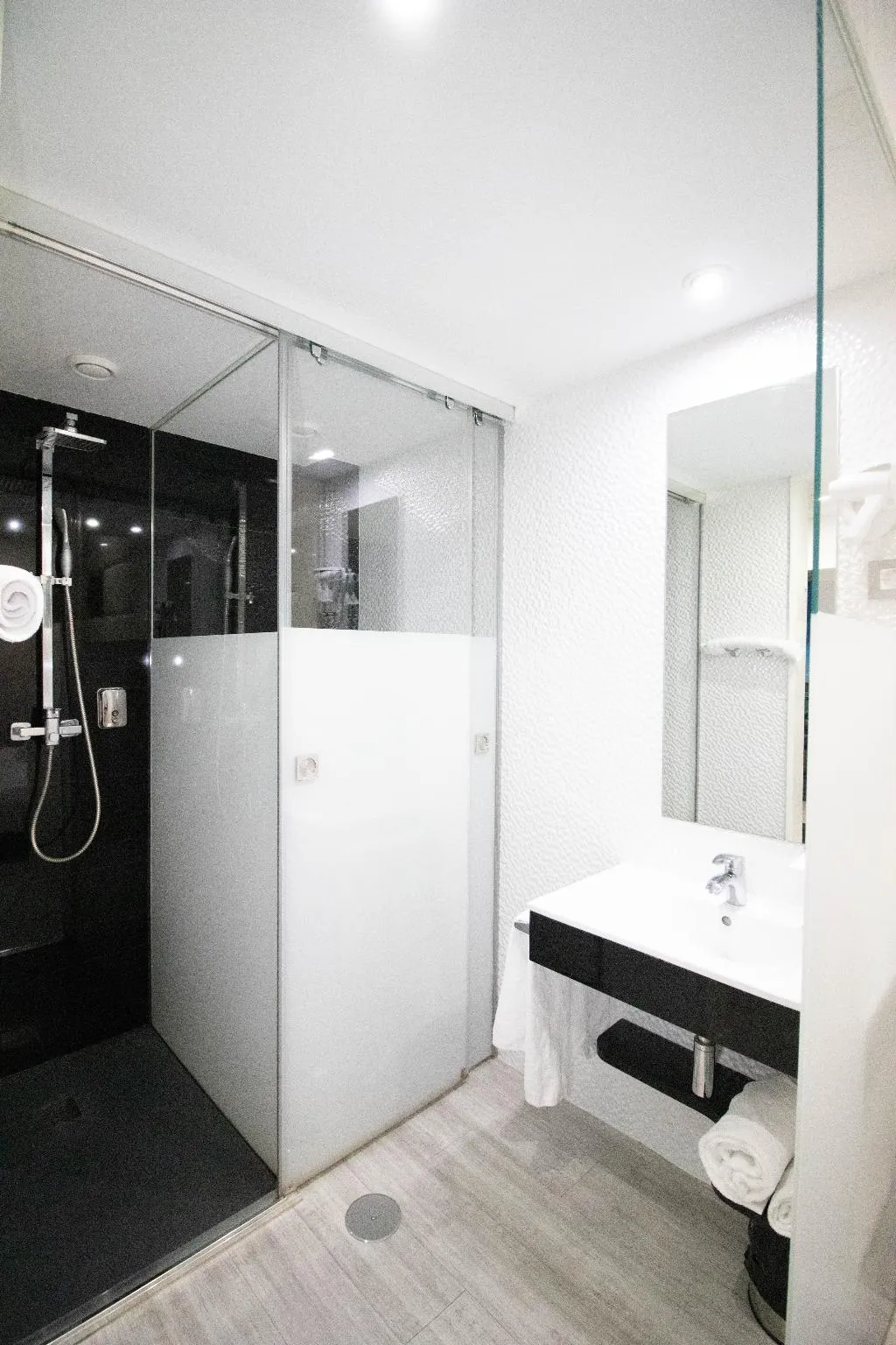 DOUBLE STANDARD Room, Avenida de España, Madrid
