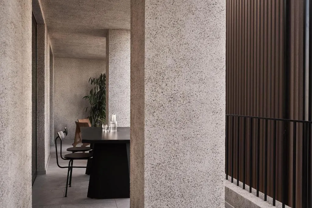 Room, Newel Psychiko, Athens