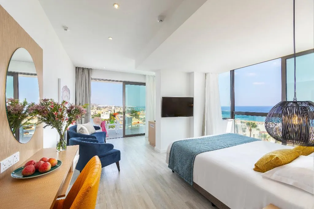 JUNIOR SUITE WITH JACUZZI Room, Leonardo Crystal Cove Hotel and Spa by the Sea, Cyprus