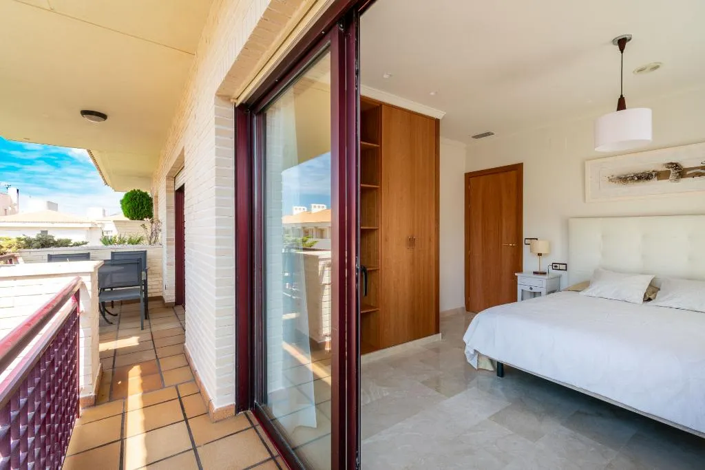 APARTMENT CAPACITY 6 THREE BEDROOM Room, Albir Confort Avenida Apartamentos, Costa Blanca