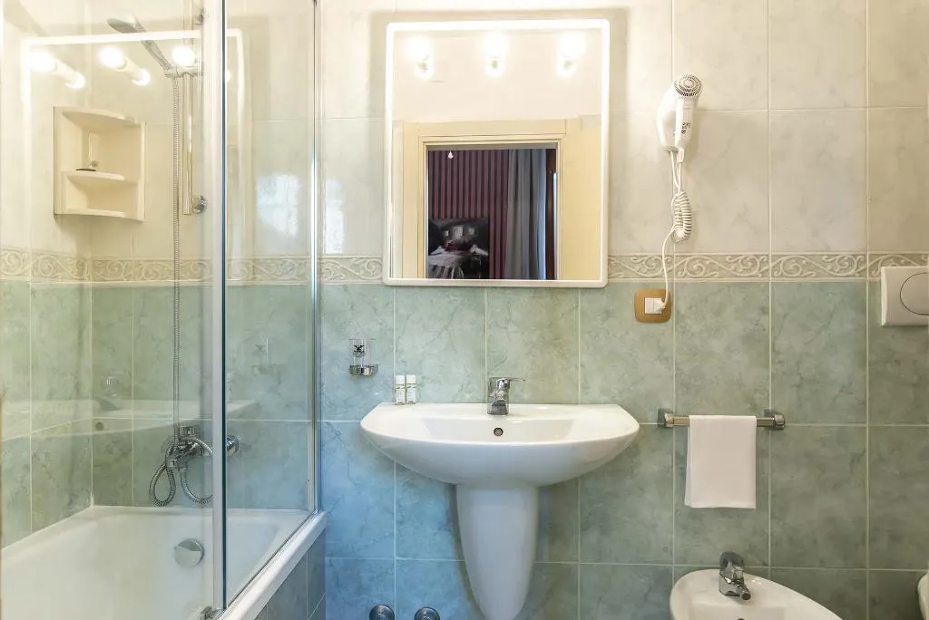 Double or Twin STANDARD Room, La Fenice et des Artistes, Venice