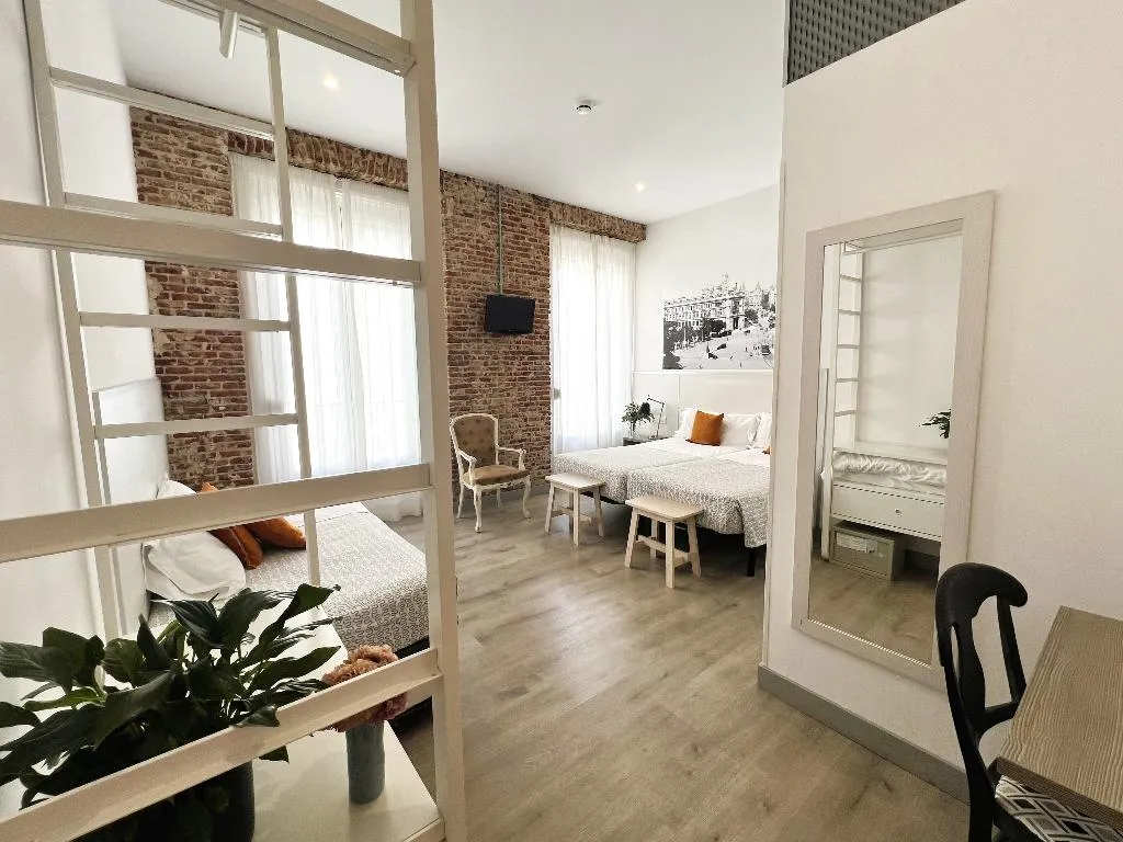 TRIPLE STANDARD Room, San Lorenzo, Madrid
