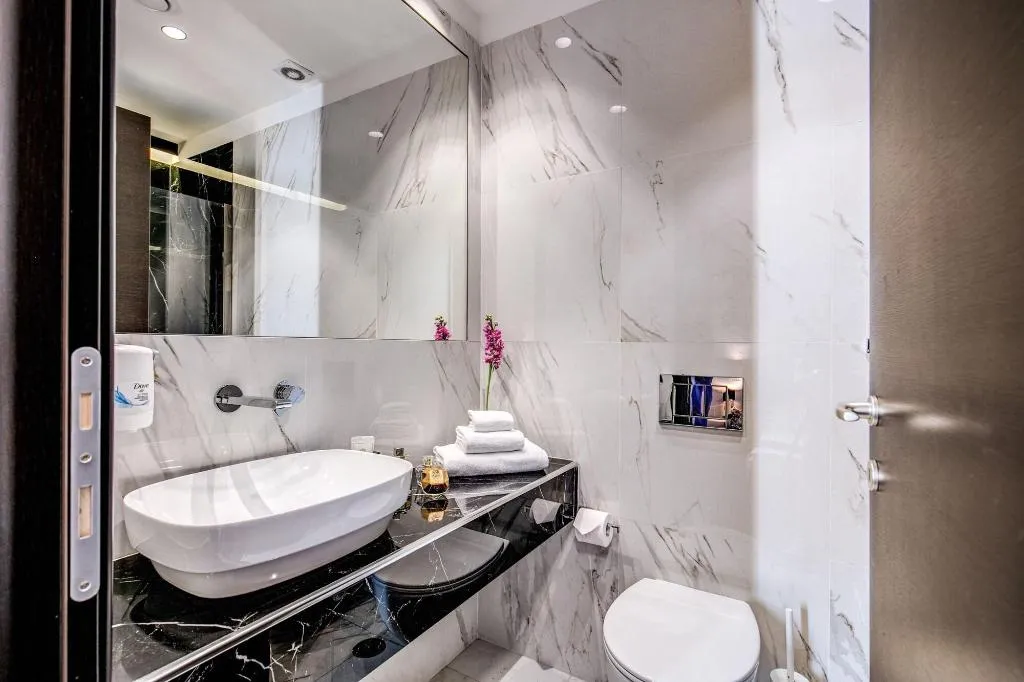 Room, Little Queen Navona, Rome