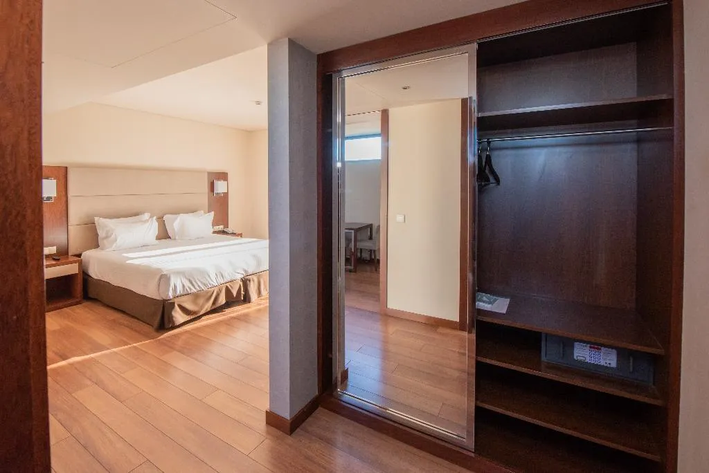 Double or Twin WITH TERRACE Room, Eurostars Oporto, Porto