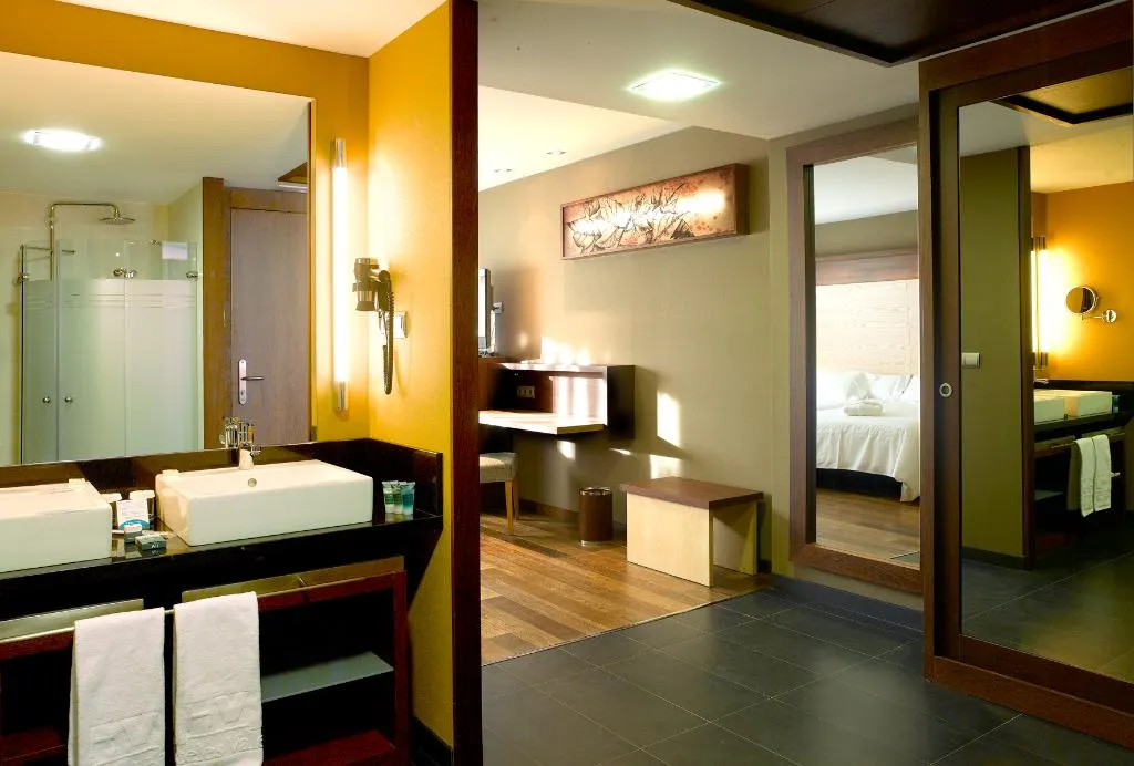 JUNIOR SUITE STANDARD Room, SOMMOS Hotel Aneto, Barcelona